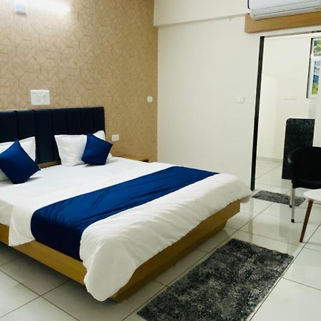 Hotel Balaji Villa Вадодара Экстерьер фото